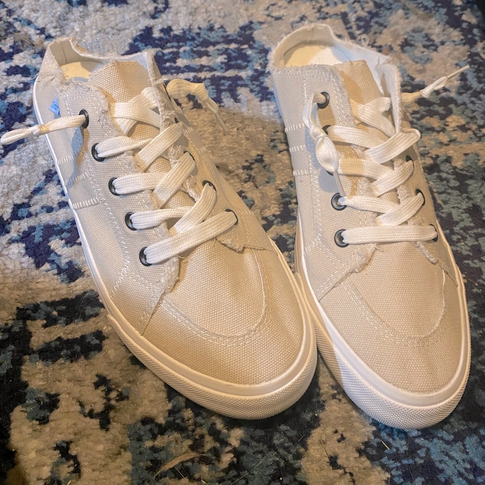 Obtaom slip on sneakers